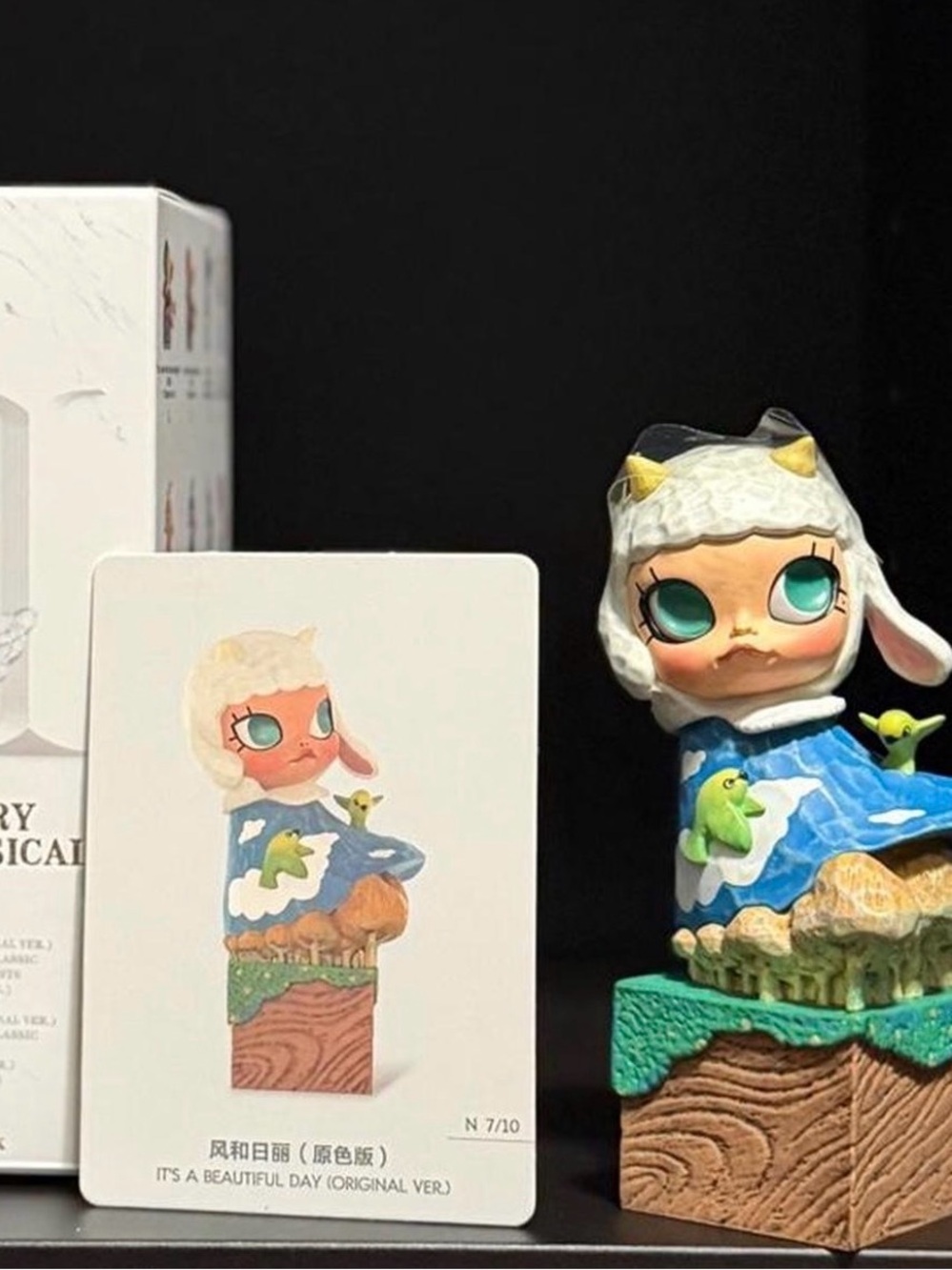 Molly Anniversary Retro Statues “Its A Beautiful Day”